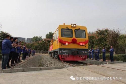 湖北天博官方网站_天博(中国)股份有限公司全球首台超小曲线半径（19m）检修作业车组成功下线
