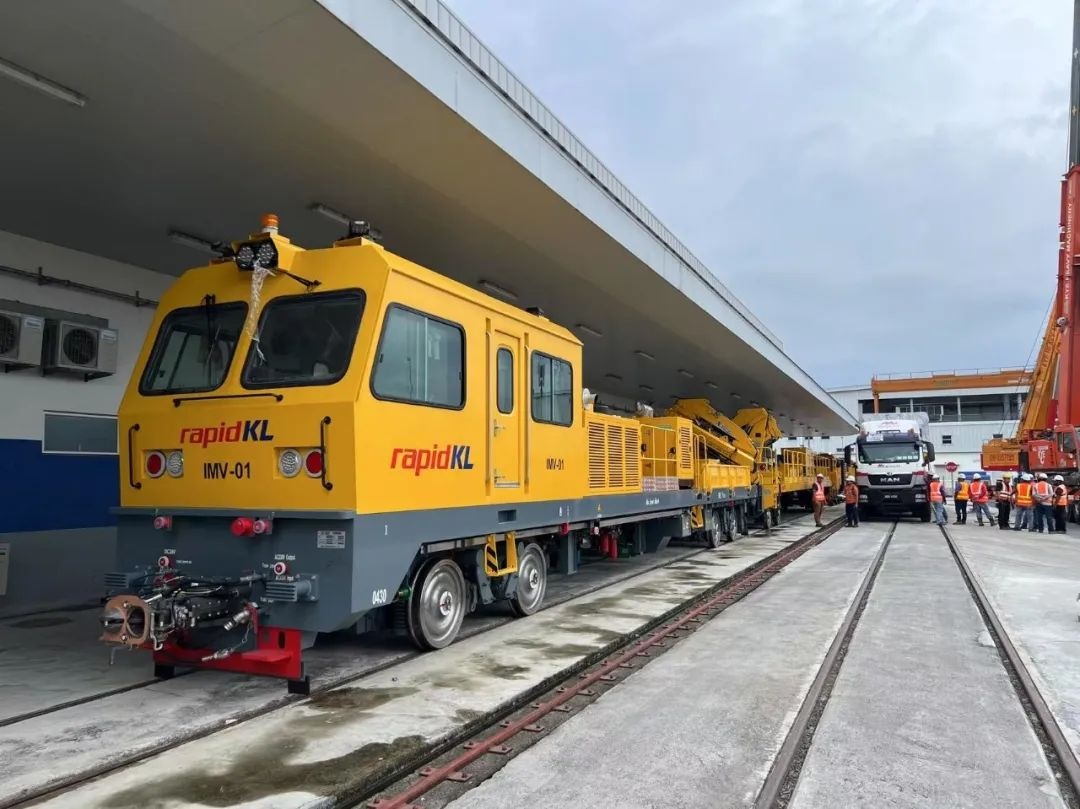 天博官方网站_天博(中国)股份有限公司重工马来西亚地铁3号线（LRT-3）项目车辆顺利送抵现场
