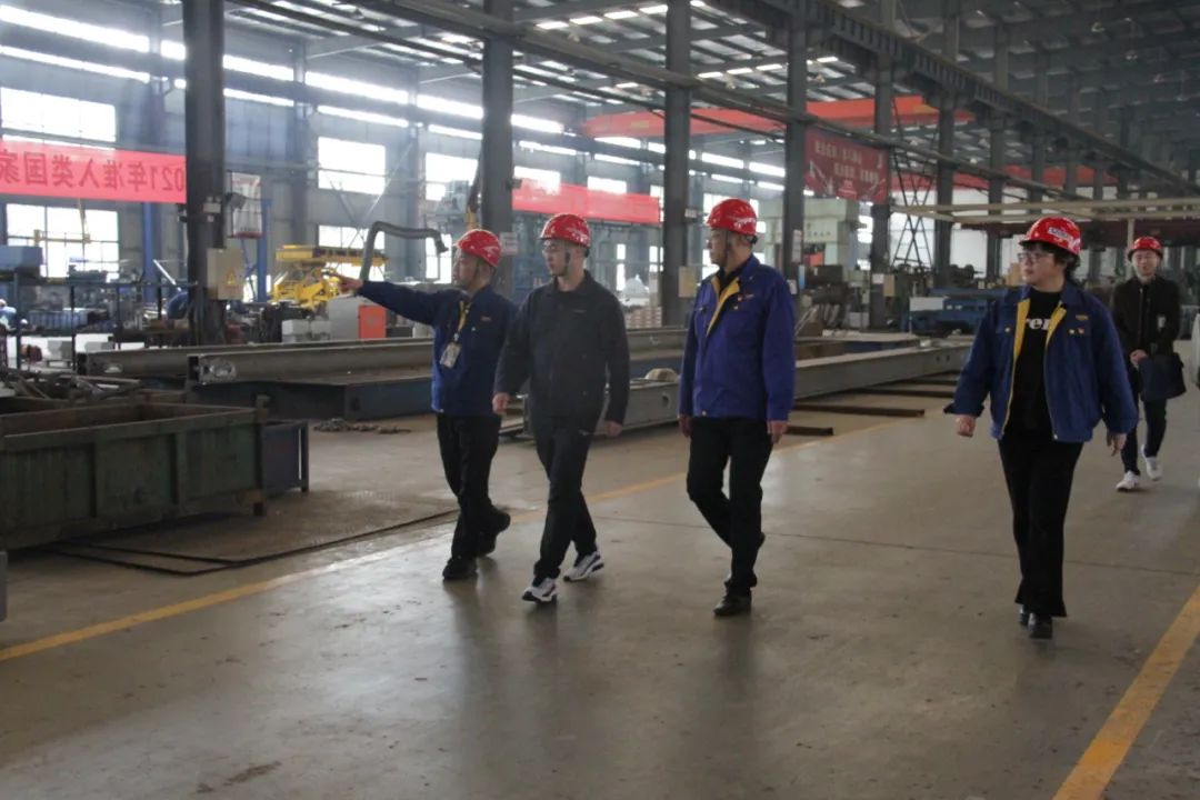 襄阳市委巡察办主任安雪尽莅临天博官方网站_天博(中国)股份有限公司重工考察调研